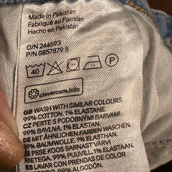 H&M Distressed Mom Fit Stretch Jean Shorts Cuffed High Rise Light Wash Size 18 - Picture 11 of 12